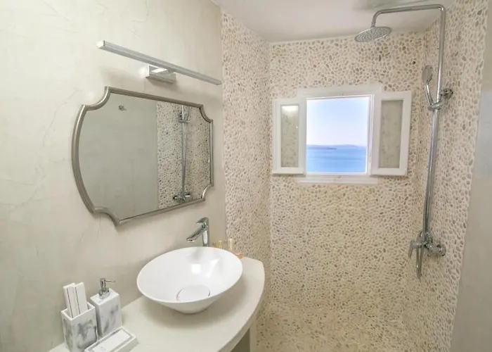 Luxury Santorini Cozy 1 Bedroom Indoor Plunge Pool & Caldera Villa