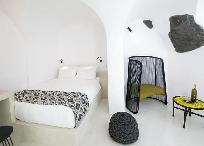 Luxury Santorini Cozy 1 Bedroom Indoor Plunge Pool & Caldera